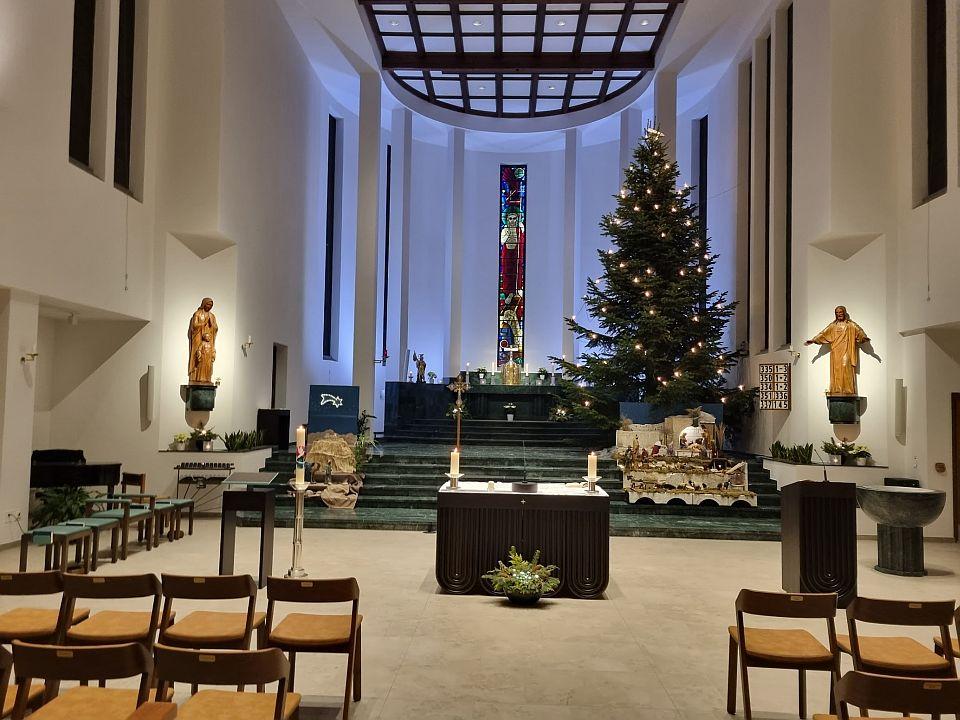 Weihnachtliche Kirche 2026