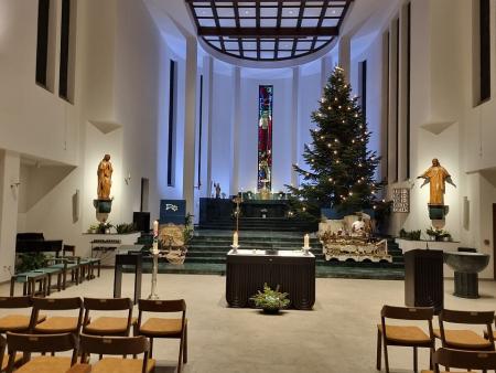 Weihnachtliche Kirche 2026